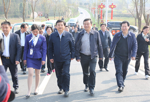 集团公司马董事长同市纪委辅导赴黄陂区实地调研扶贫攻坚工作-乐玩 集团公司马董事长同市纪委辅导赴黄陂区实地调研扶贫攻坚工作-乐玩