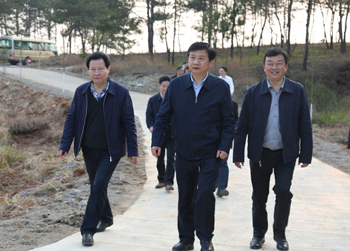 集团公司马董事长同市纪委辅导赴黄陂区实地调研扶贫攻坚工作-乐玩 集团公司马董事长同市纪委辅导赴黄陂区实地调研扶贫攻坚工作-乐玩